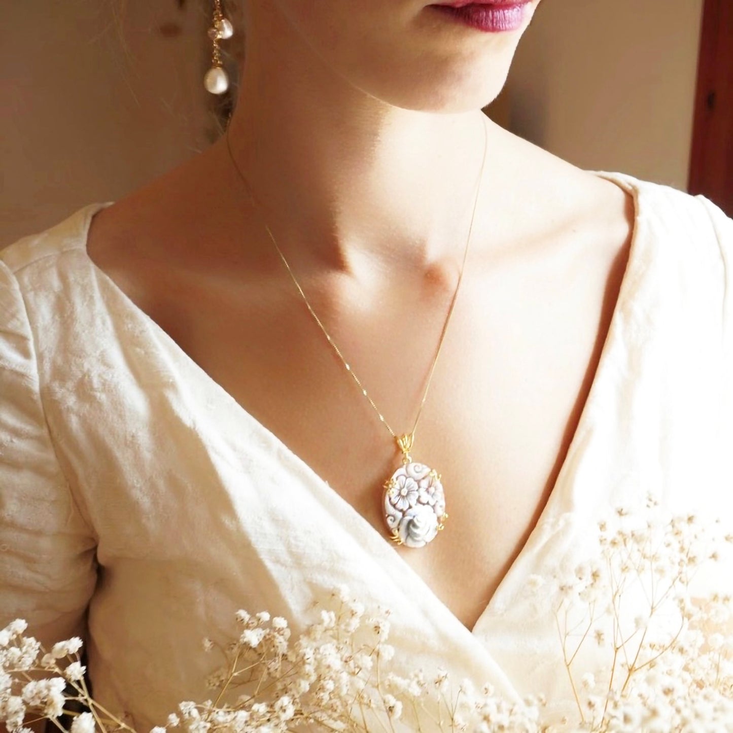 FLORAL ROSE CAMEO NECKLACE WITH FRESHWATER PEARLS