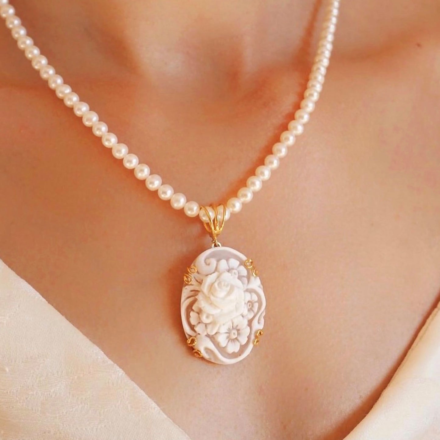 FLORAL ROSE CAMEO NECKLACE WITH FRESHWATER PEARLS