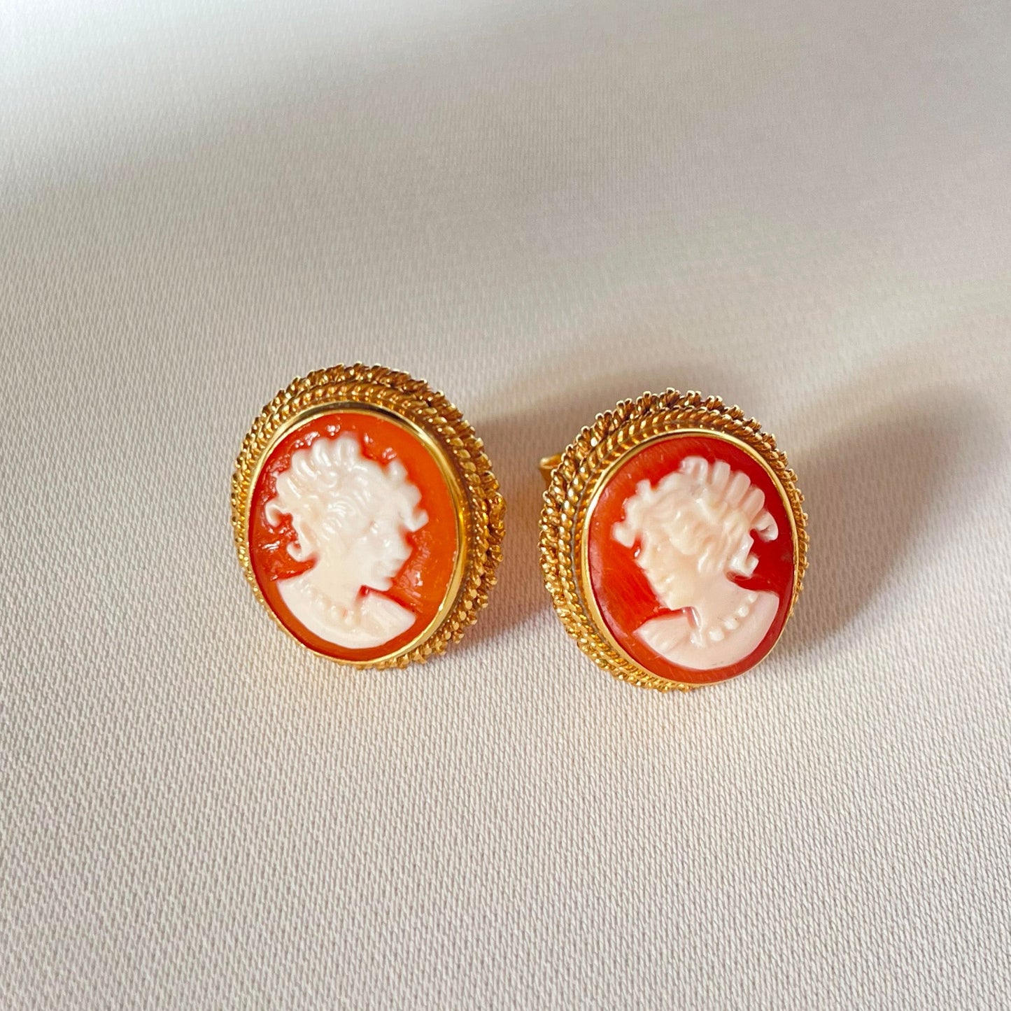 CLASSIC CAMEO EARRINGS