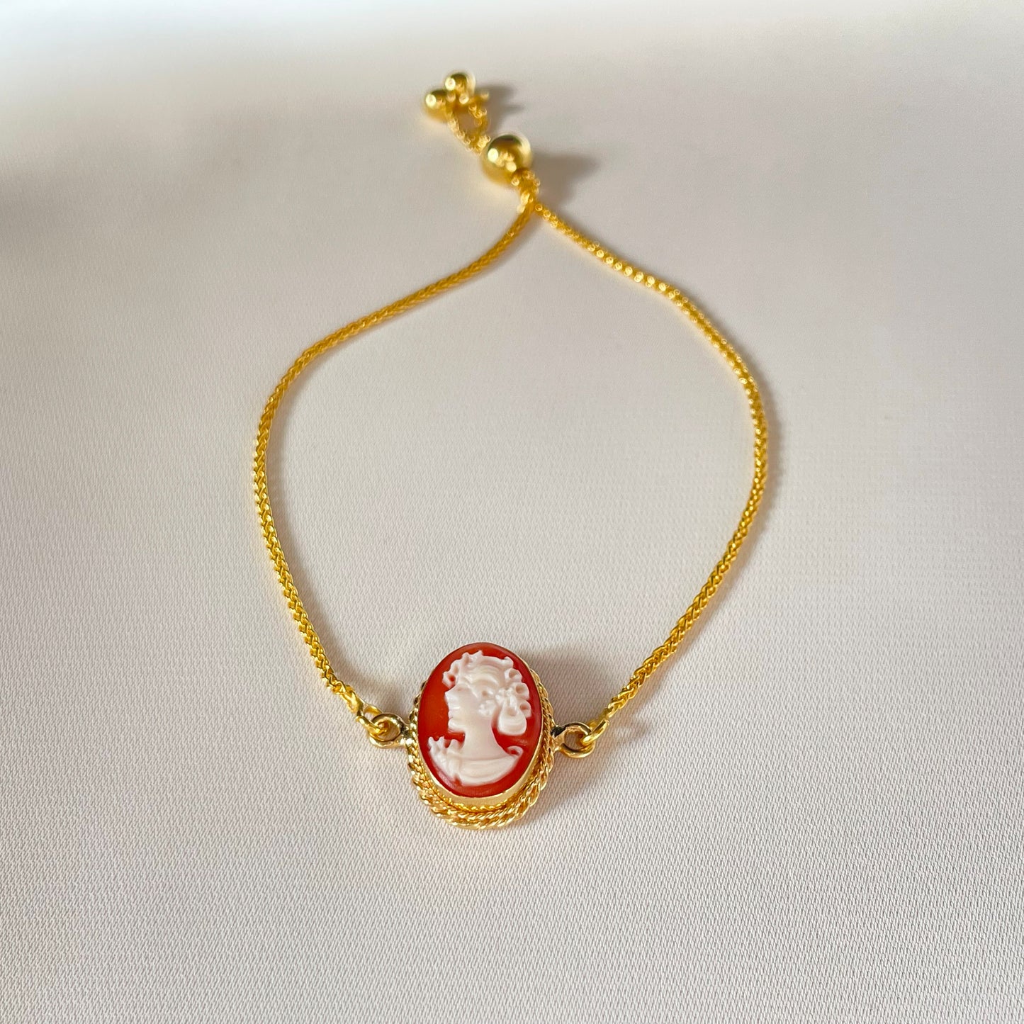 CLASSIC CAMEO BRACELET