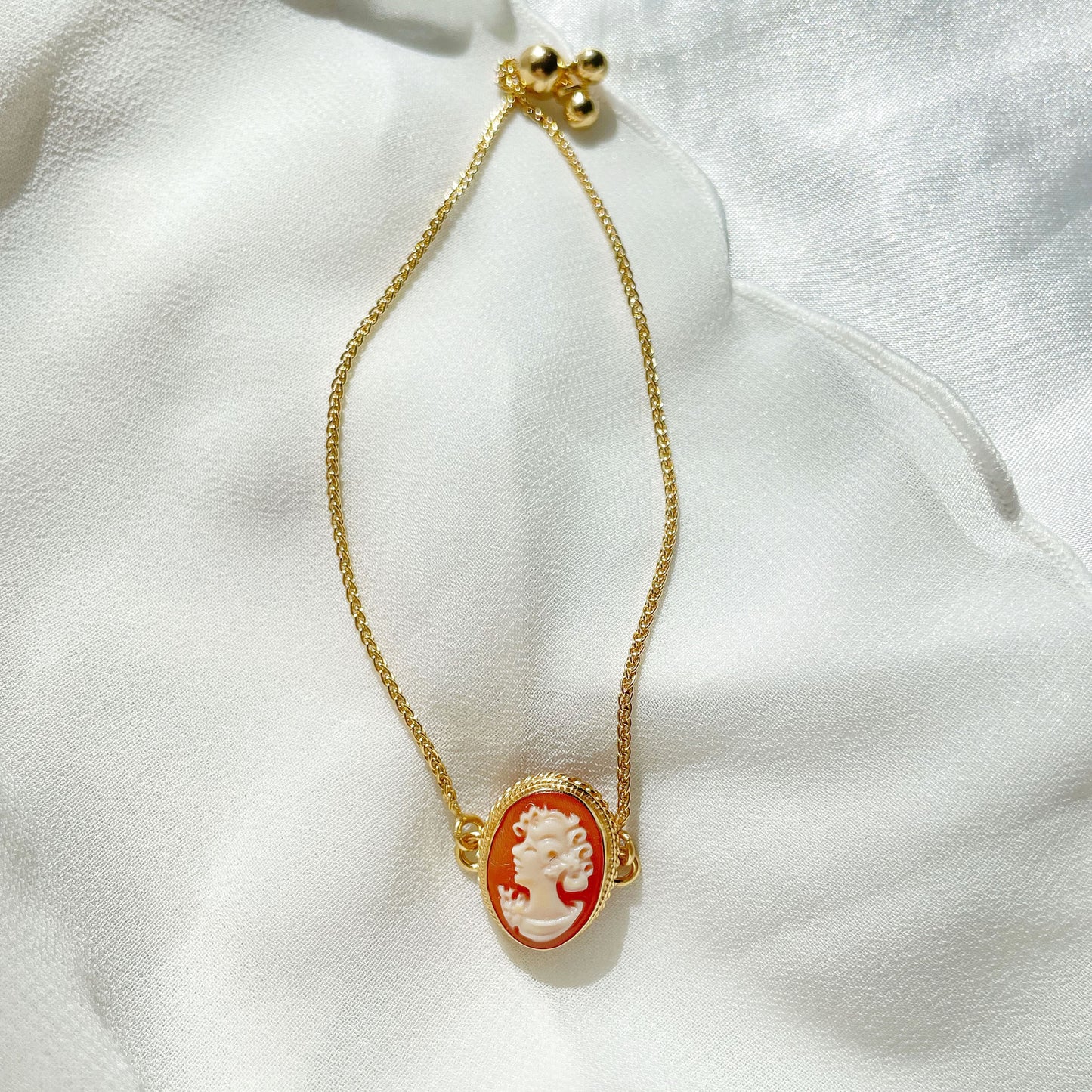 CLASSIC CAMEO BRACELET