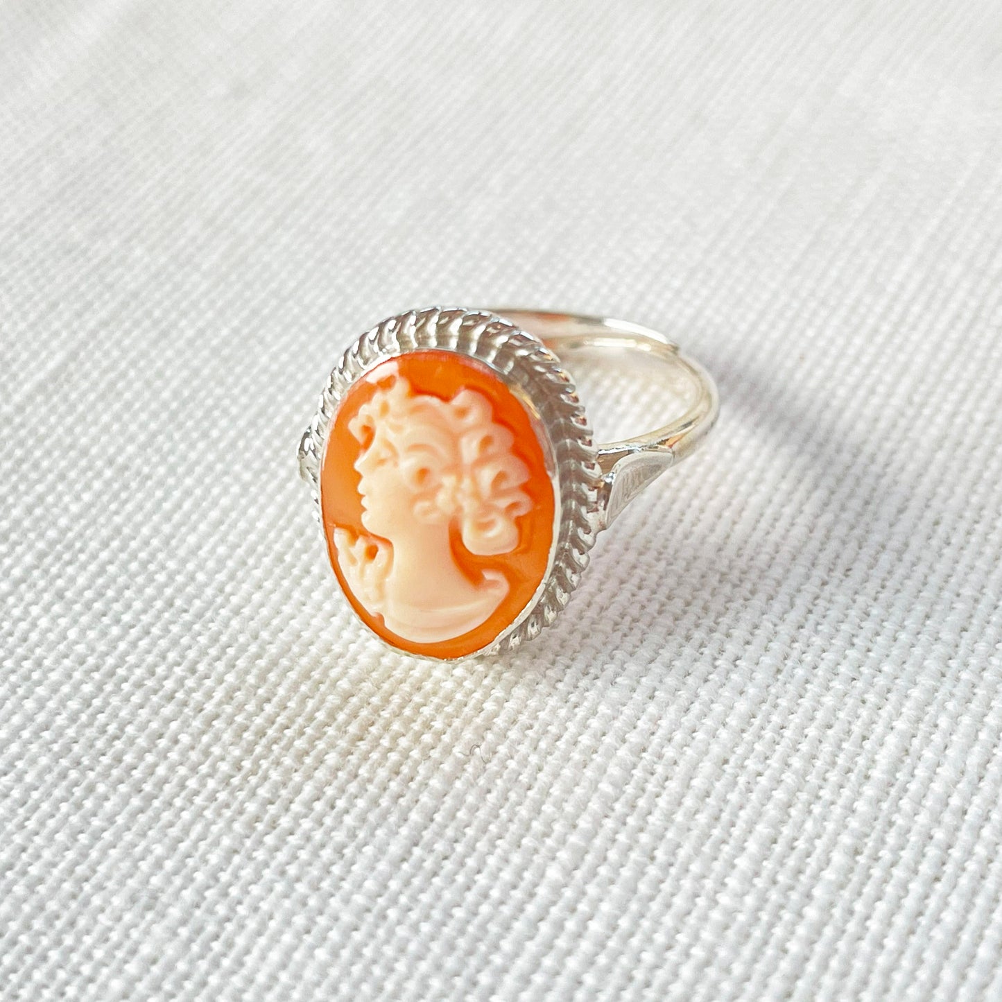 CLASSIC ITALIAN CAMEO RING -SILVER-