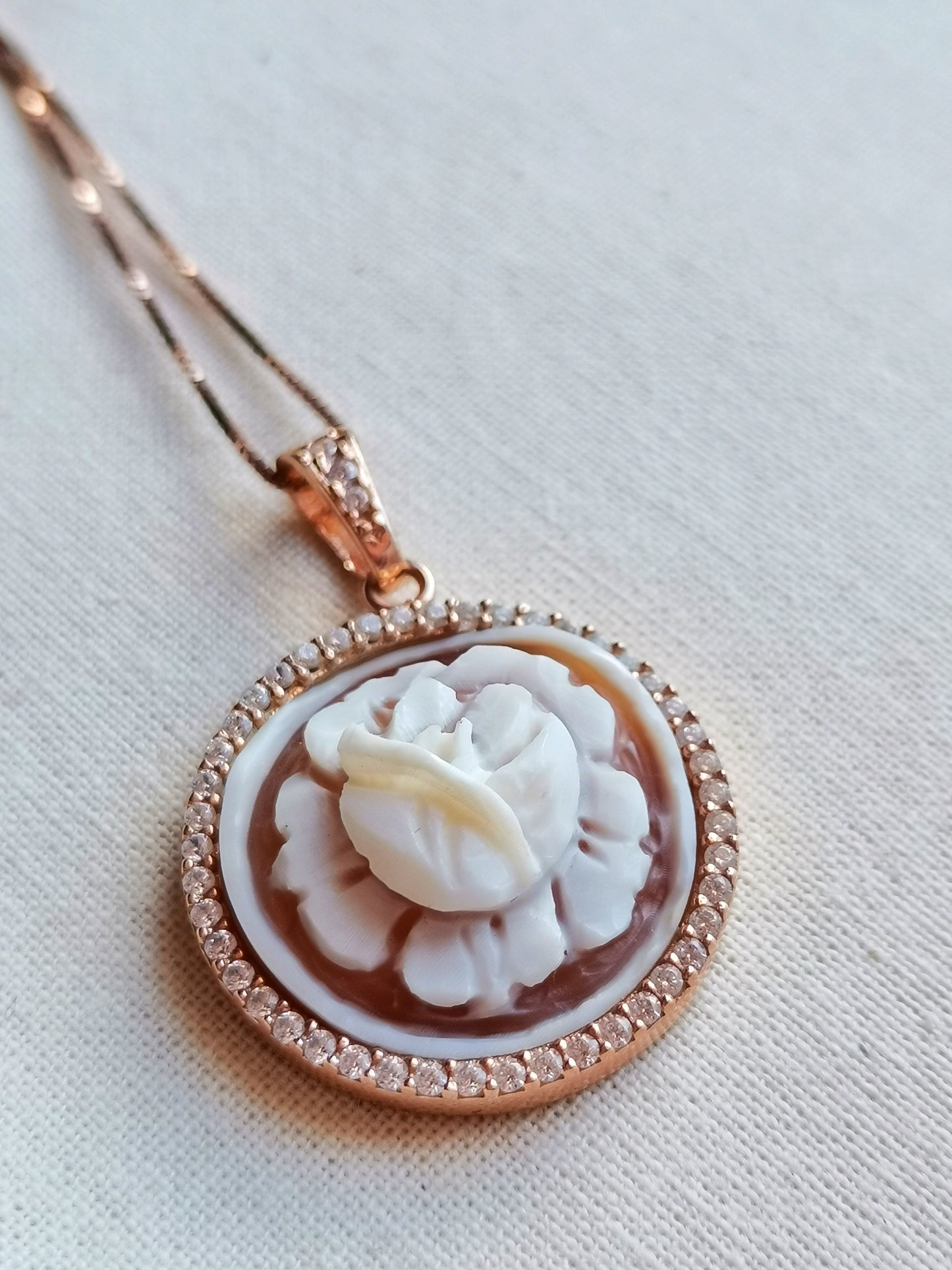 COLLANA IN CAMMEO ROSE BLANCHE