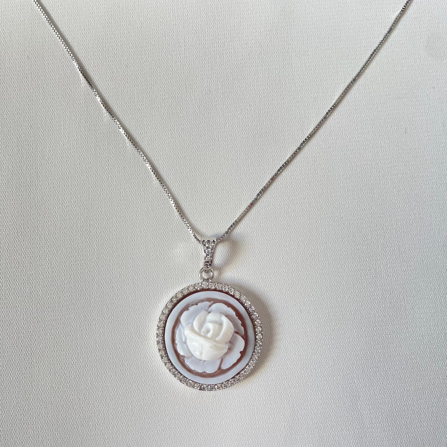 SILVER ROSE NECKLACE