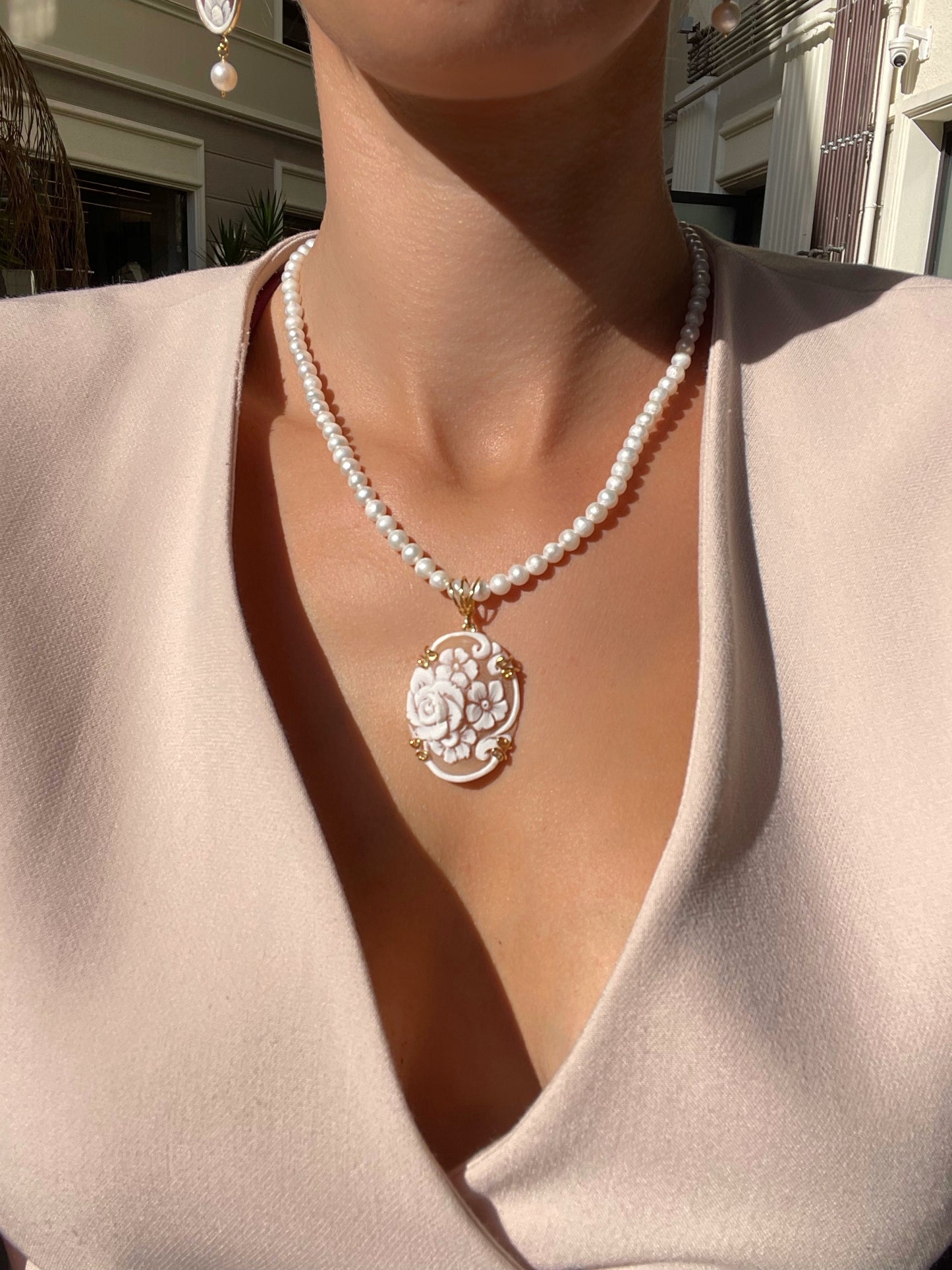 FLORAL ROSE CAMEO NECKLACE WITH FRESHWATER PEARLS