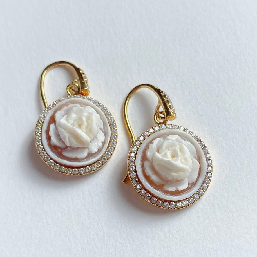 BOUCLES D'OREILLES ROSE BLANCHE