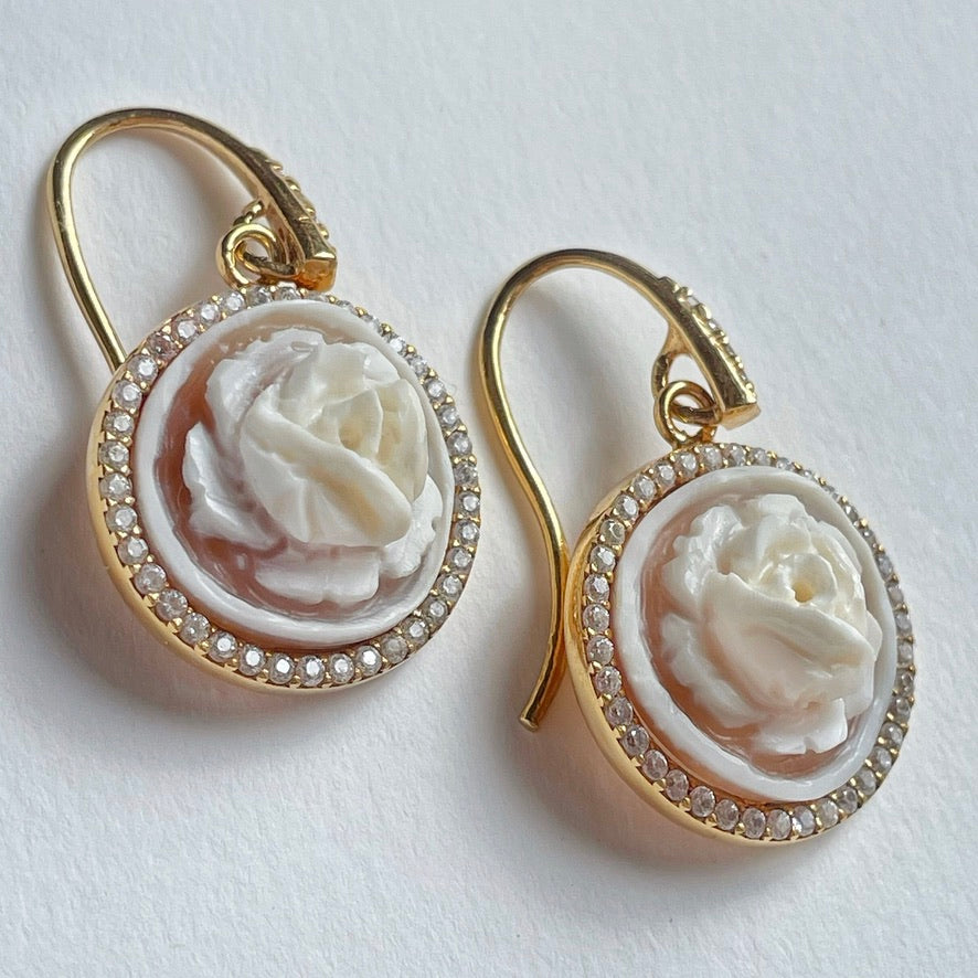 BOUCLES D'OREILLES ROSE BLANCHE