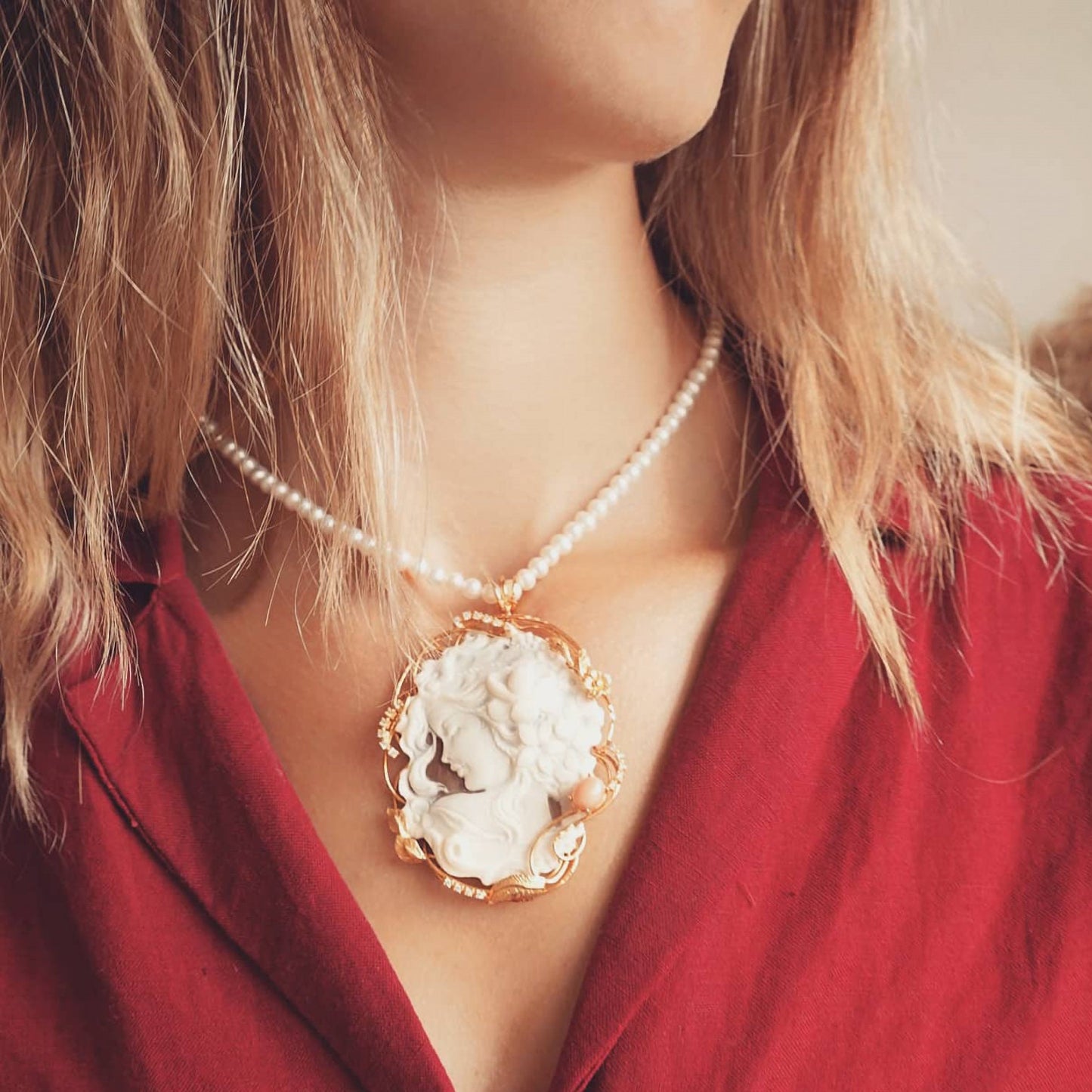 CAMEO AND CORAL NECKLACE - ROMANTIC GAZE