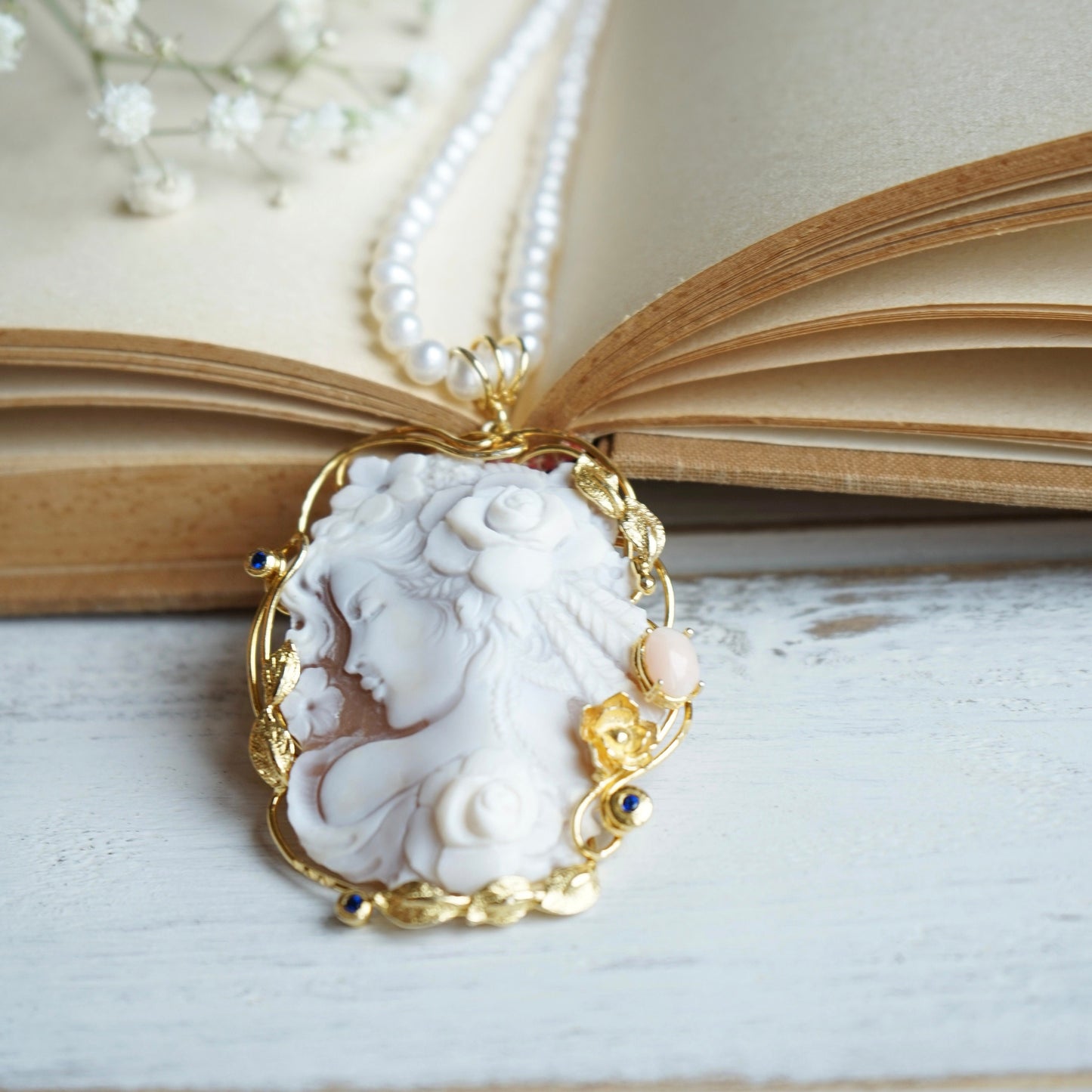 Large Cameo necklace with Coral