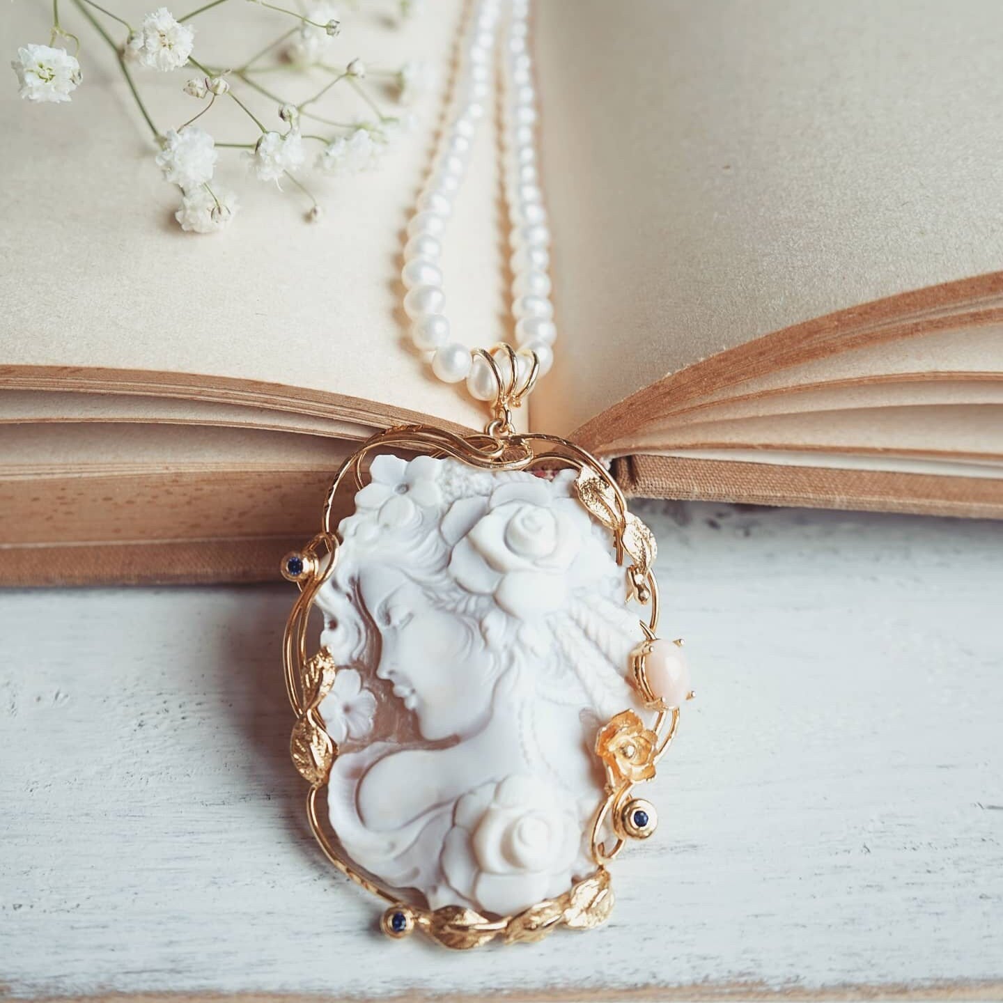 Large Cameo necklace with Coral