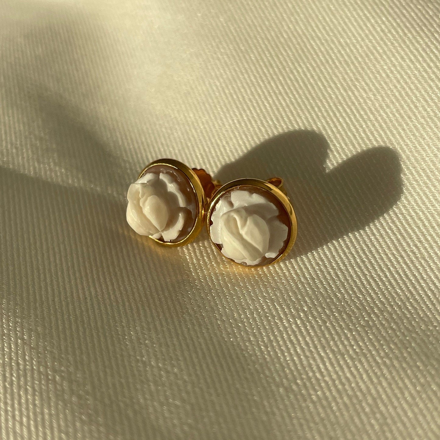 18k CAMEO ROSE EARRINGS