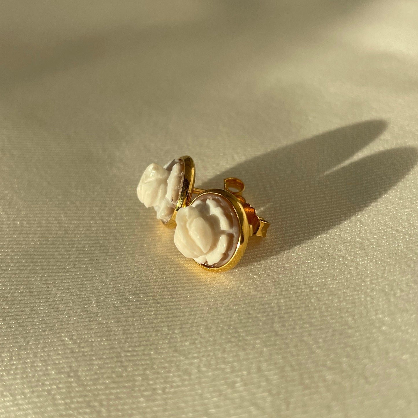 18k CAMEO ROSE EARRINGS