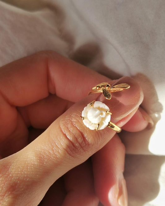 Leaf and Rose Cameo Ring 18kt