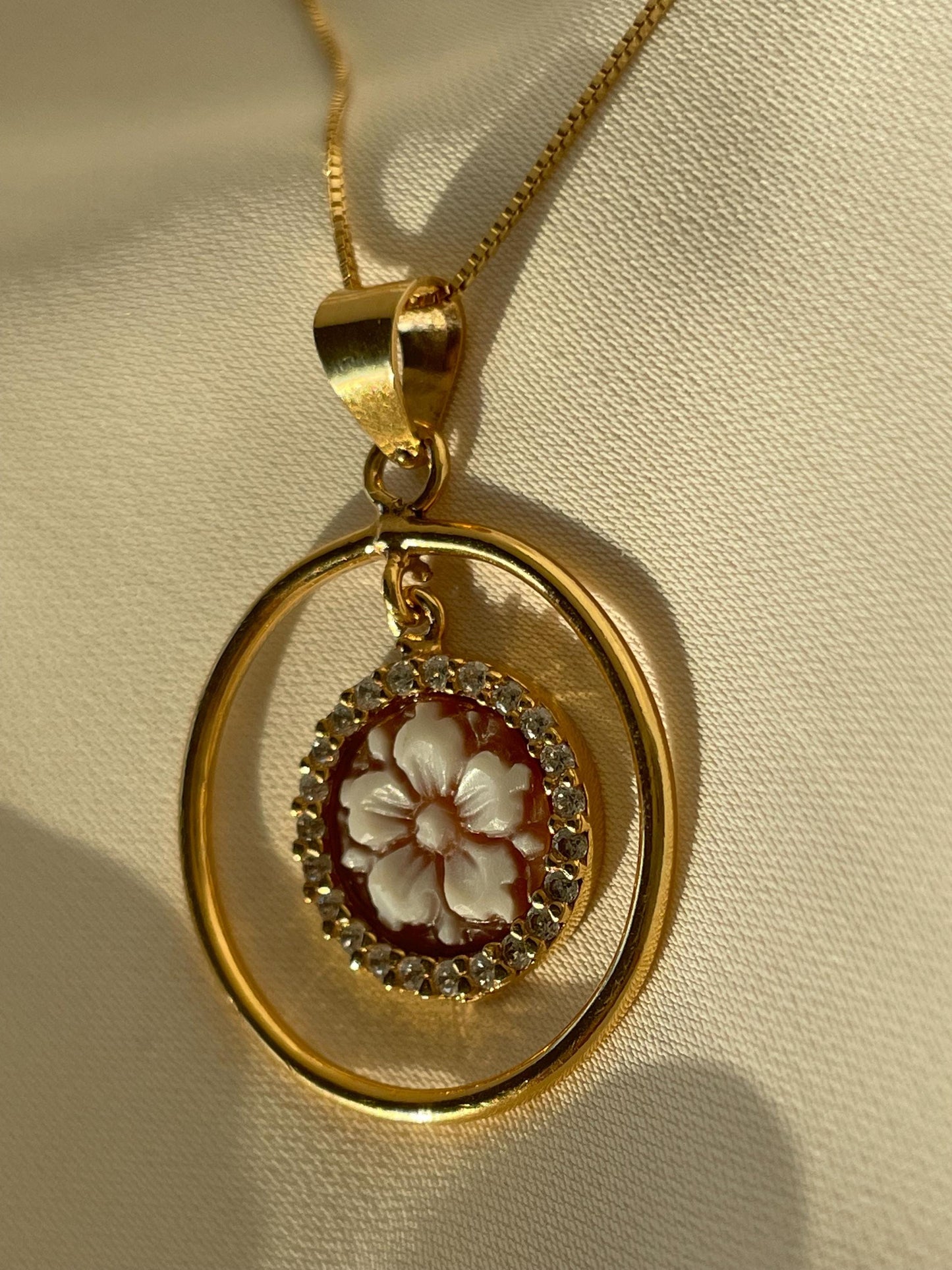 AURORA CAMEO NECKLACE