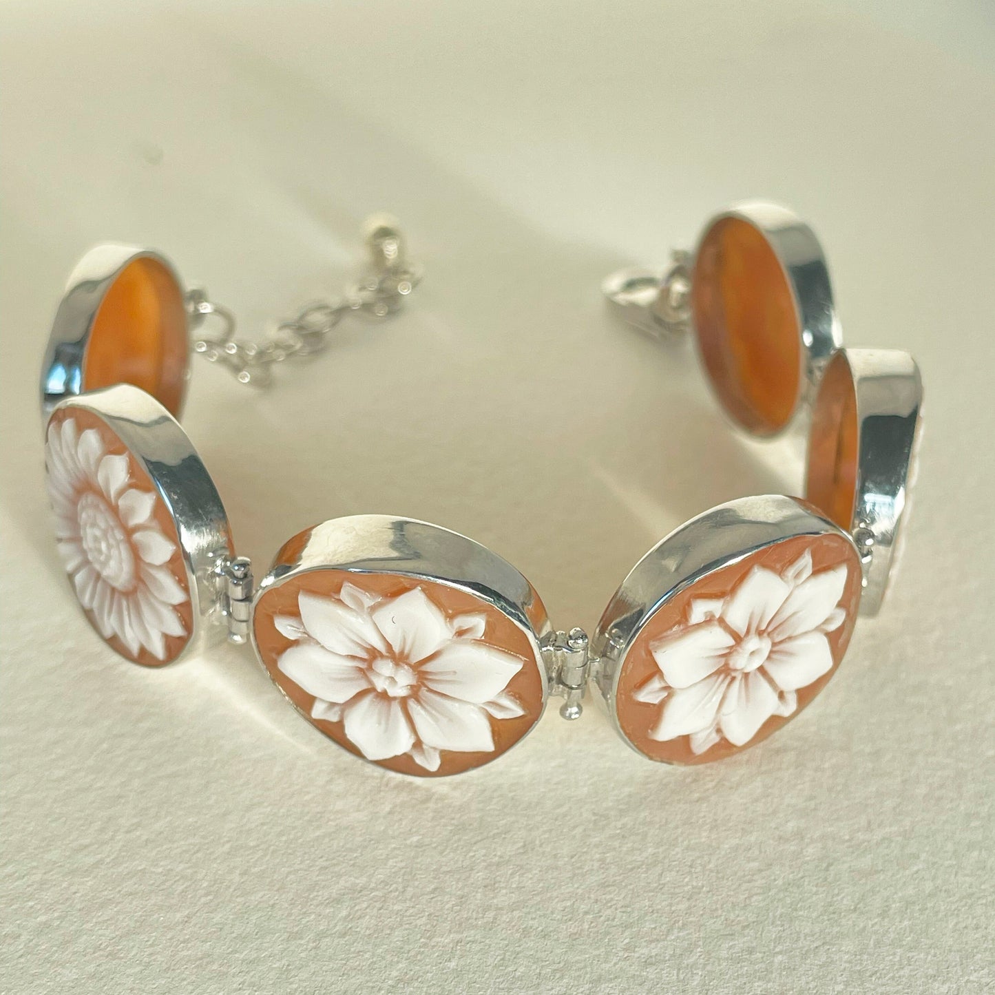 FLOWER CAMEO BRACELET