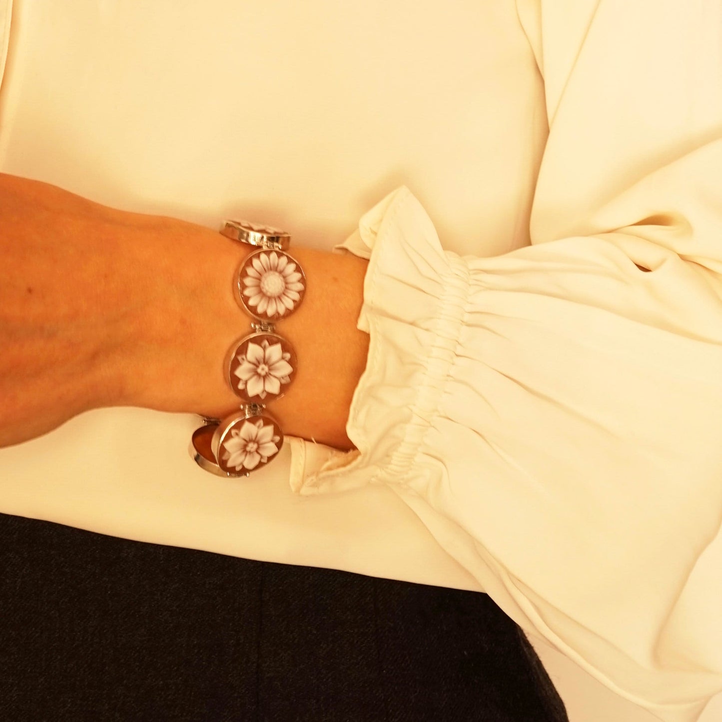 FLOWER CAMEO BRACELET