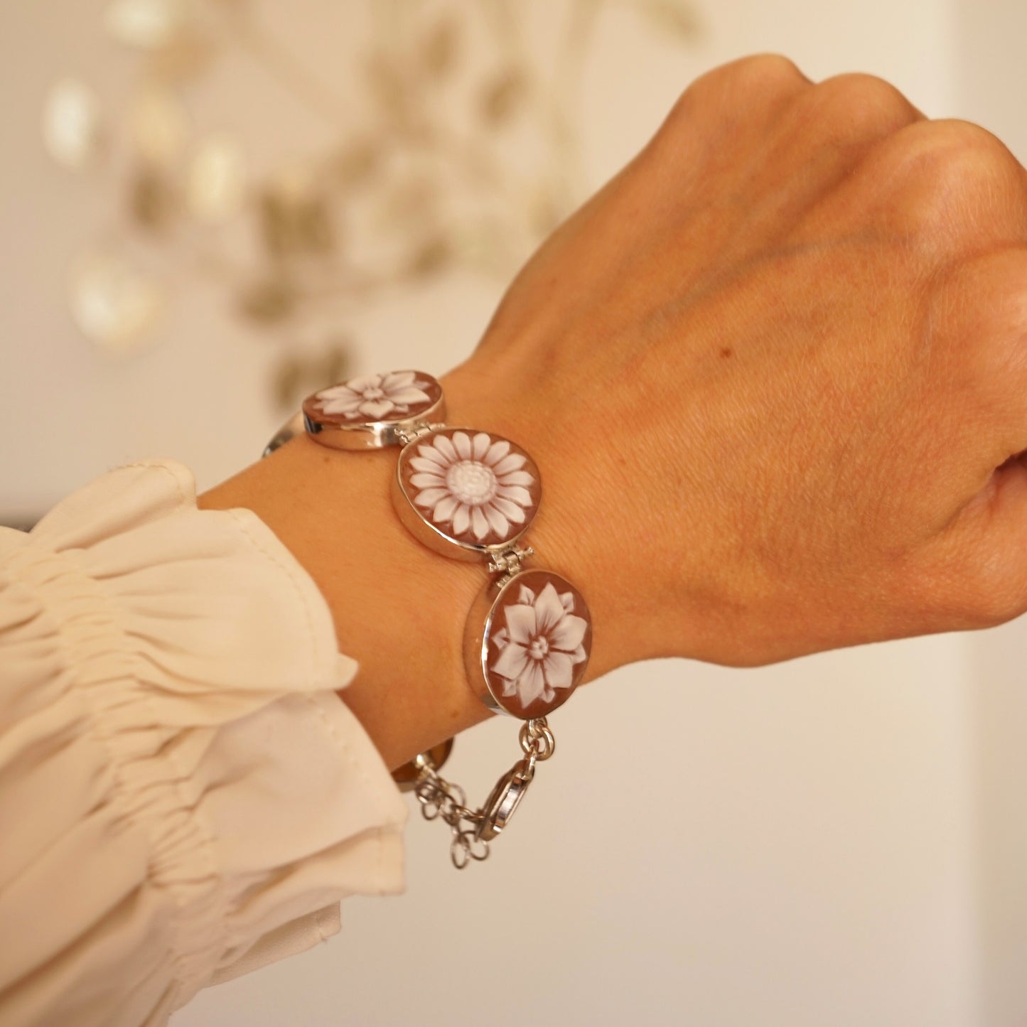 FLOWER CAMEO BRACELET